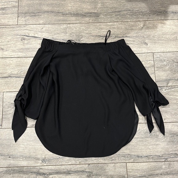 • Club Monaco • Sophiya Off The Shoulder Blouse Top Black 6 Women’s - Picture 4 of 6